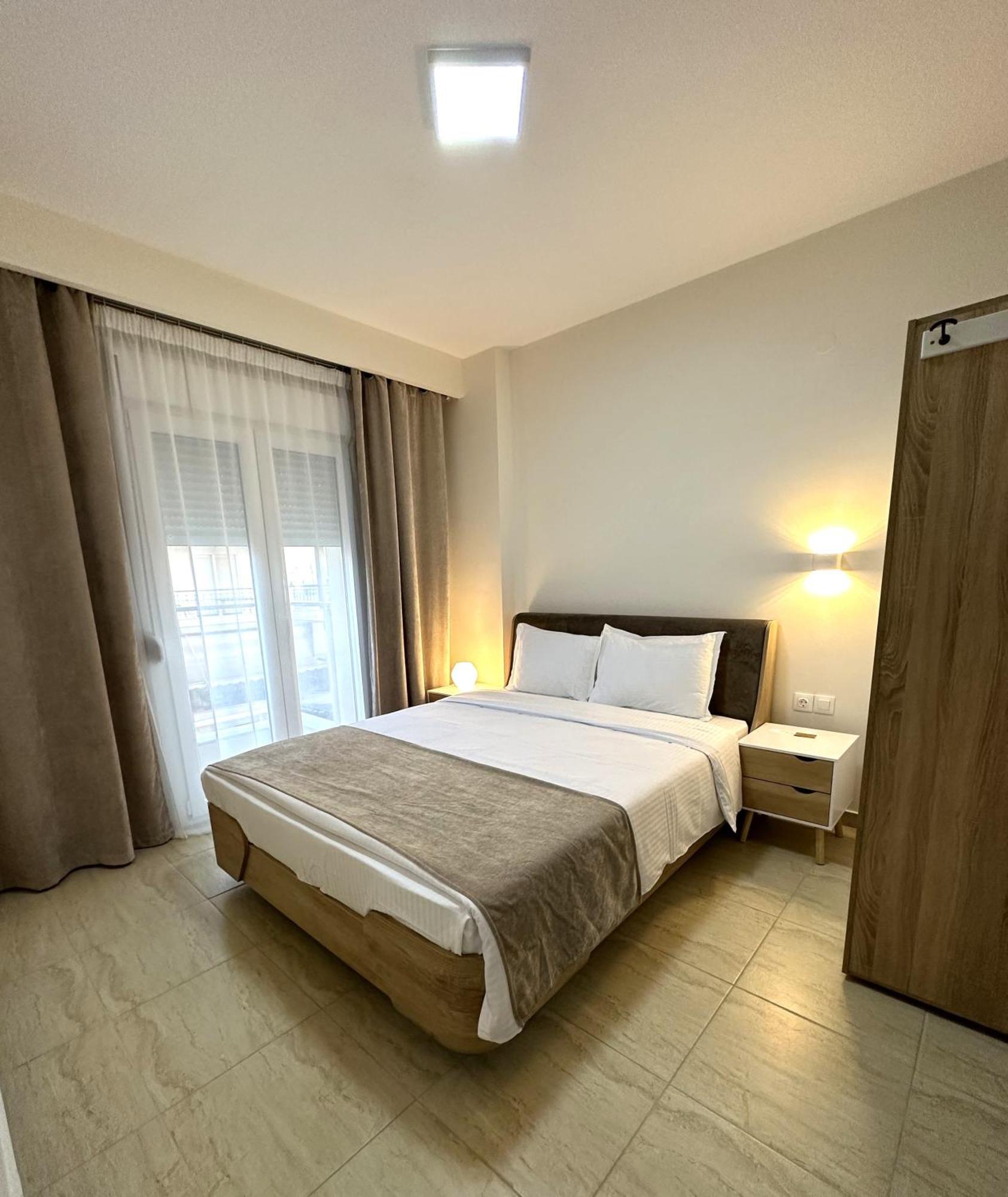 Navarino Luxe Suites Peraia  Exterior photo