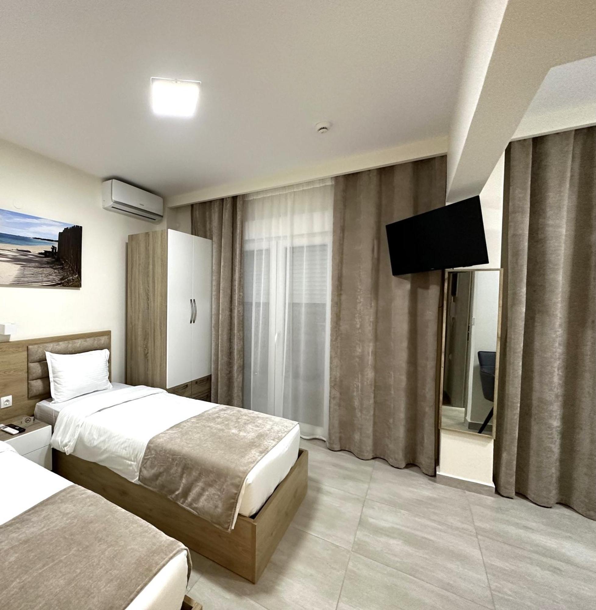 Navarino Luxe Suites Peraia  Exterior photo