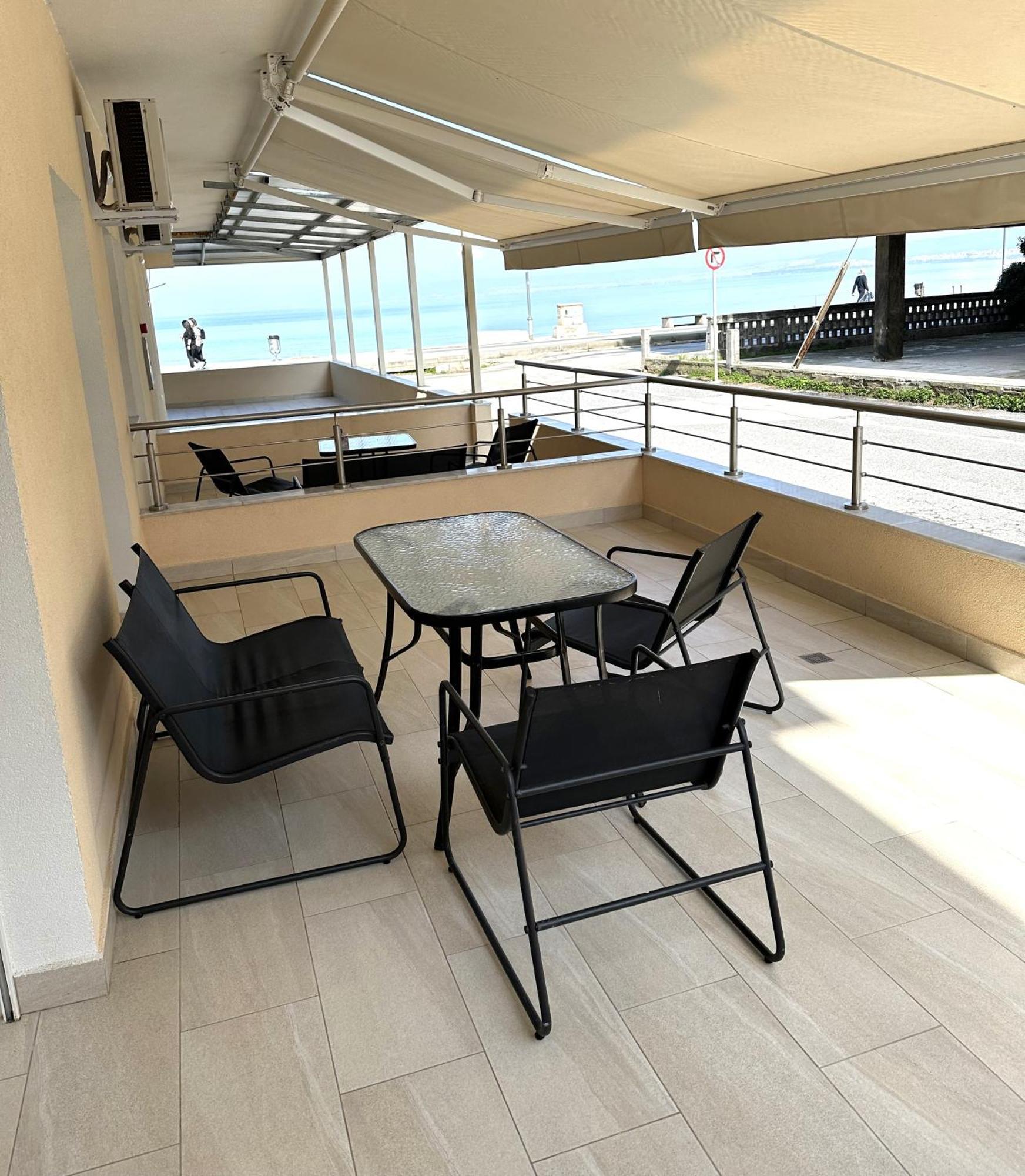 Navarino Luxe Suites Peraia  Exterior photo