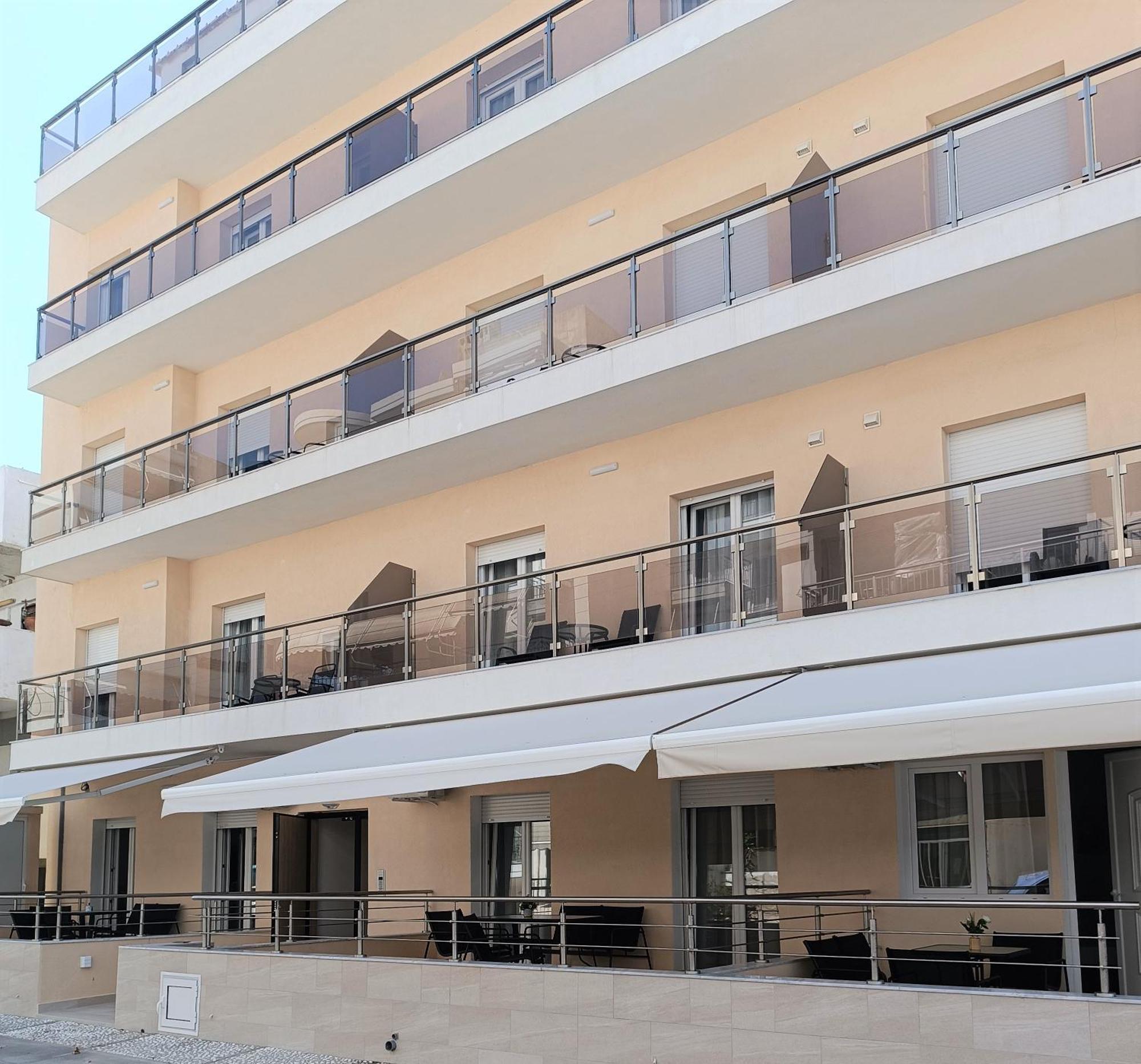 Navarino Luxe Suites Peraia  Exterior photo