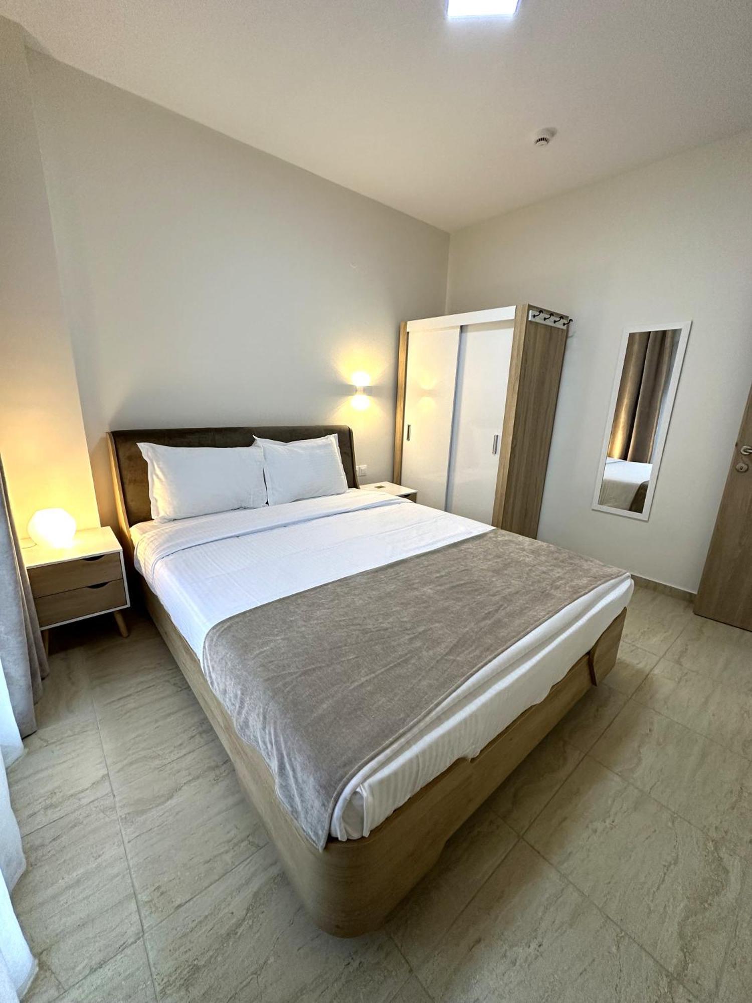 Navarino Luxe Suites Peraia  Exterior photo