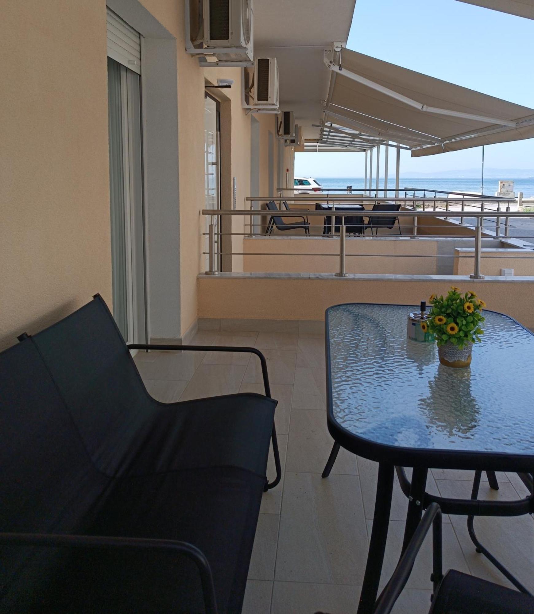 Navarino Luxe Suites Peraia  Exterior photo