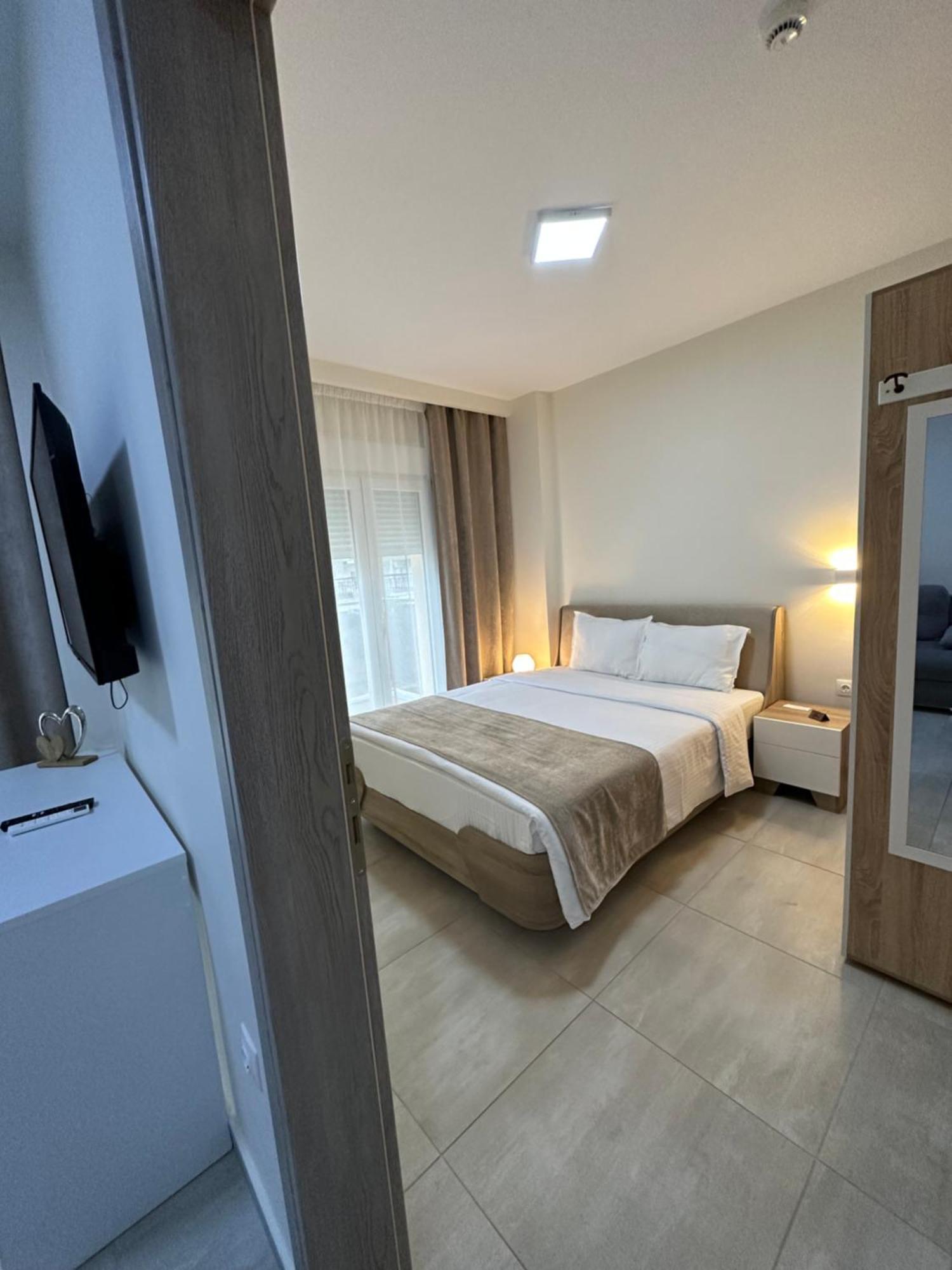 Navarino Luxe Suites Peraia  Exterior photo