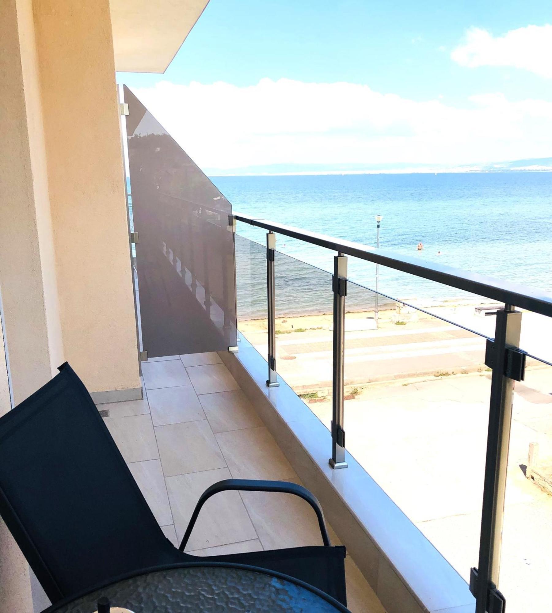 Navarino Luxe Suites Peraia  Exterior photo