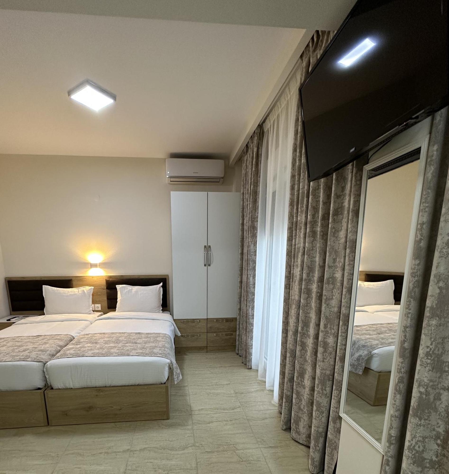 Navarino Luxe Suites Peraia  Exterior photo