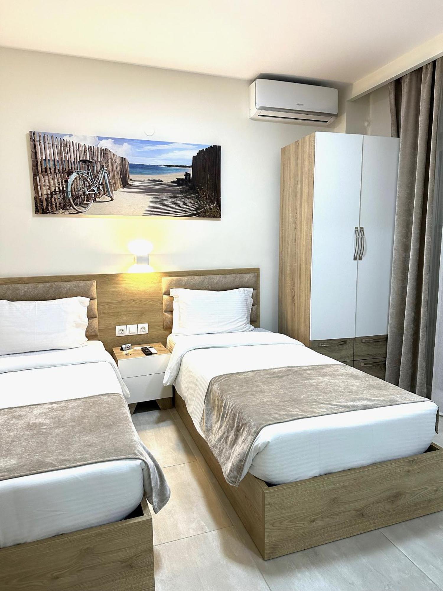 Navarino Luxe Suites Peraia  Exterior photo