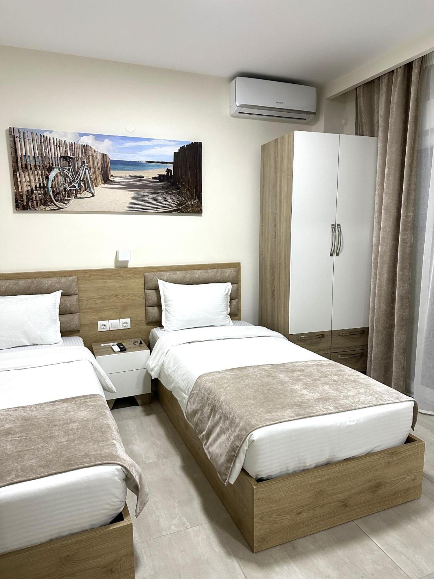 Navarino Luxe Suites Peraia  Exterior photo