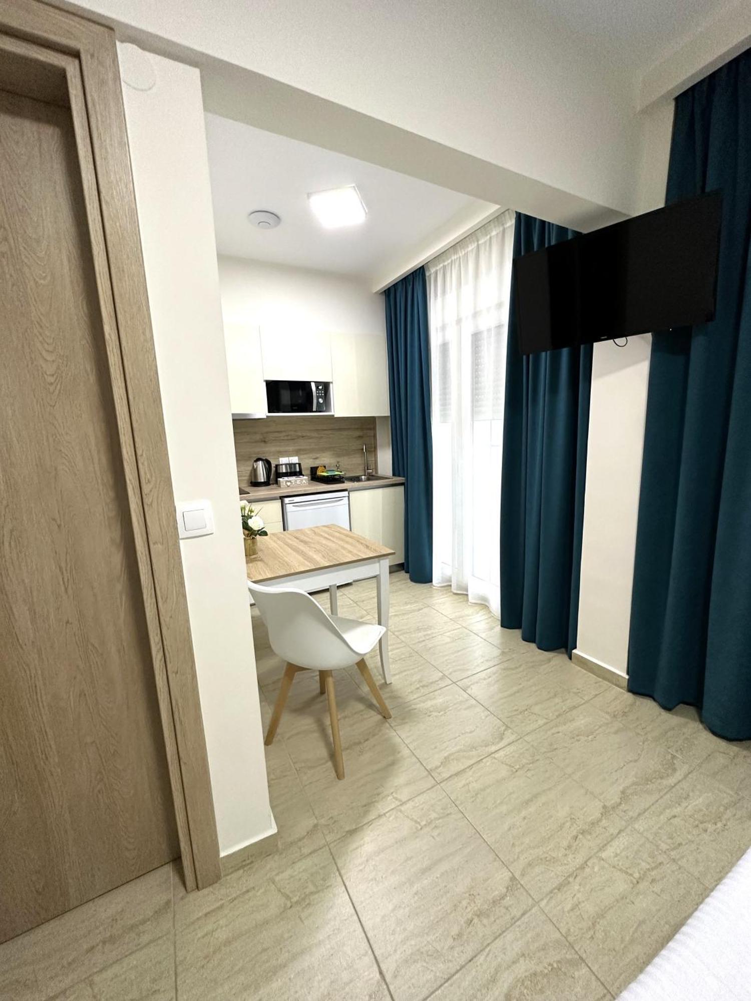 Navarino Luxe Suites Peraia  Exterior photo