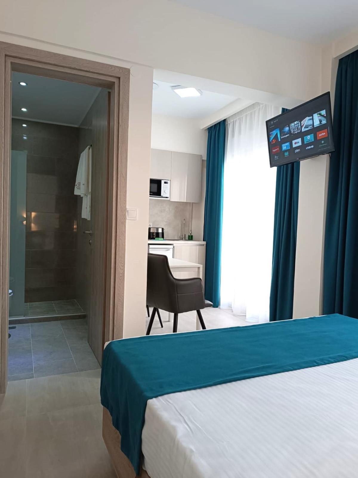 Navarino Luxe Suites Peraia  Exterior photo