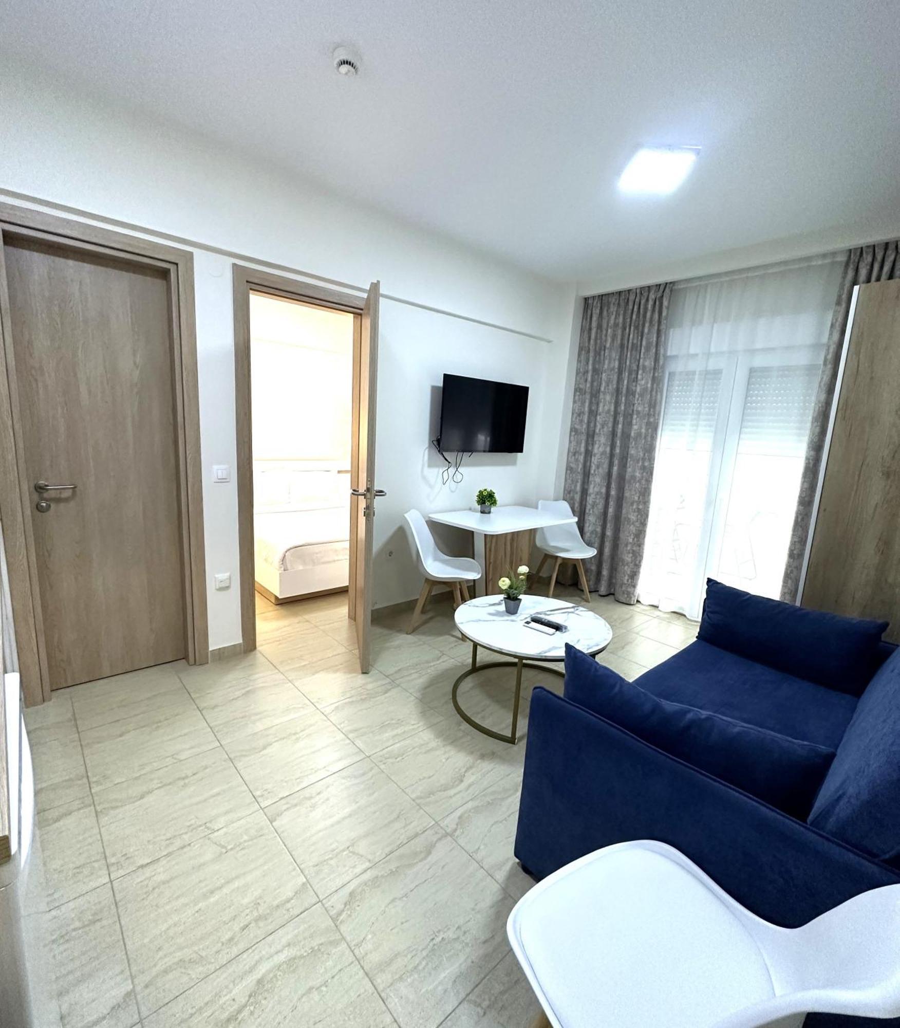 Navarino Luxe Suites Peraia  Exterior photo